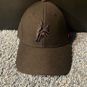 Rare Arizona Coyotes NHL Black Hat EUC